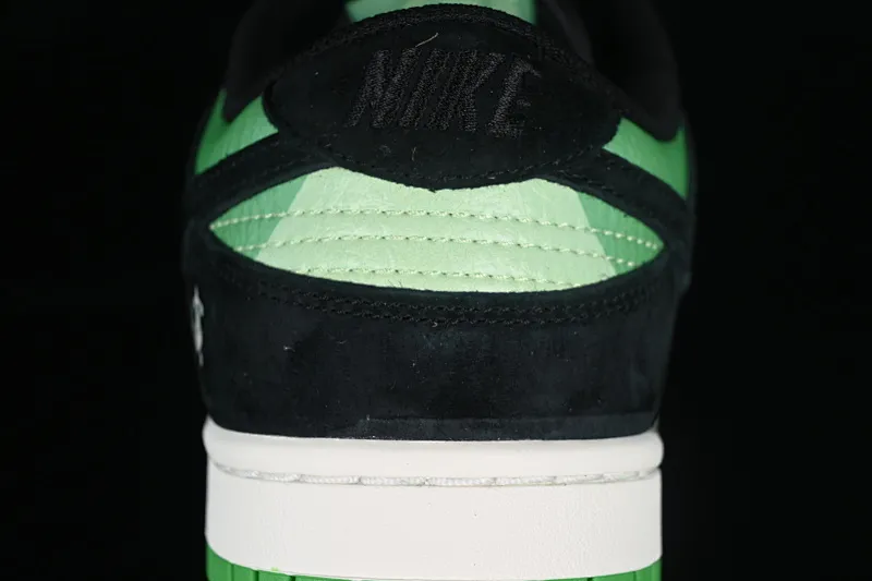 All Categories Nk SB Dunk Series Nk SB Dunk Low Low-top sneakers The Powerpuff Girls x Nk Dunk SB Low Powerpuff Girls joint black and green SB low-top casual sneakers GP5532-062